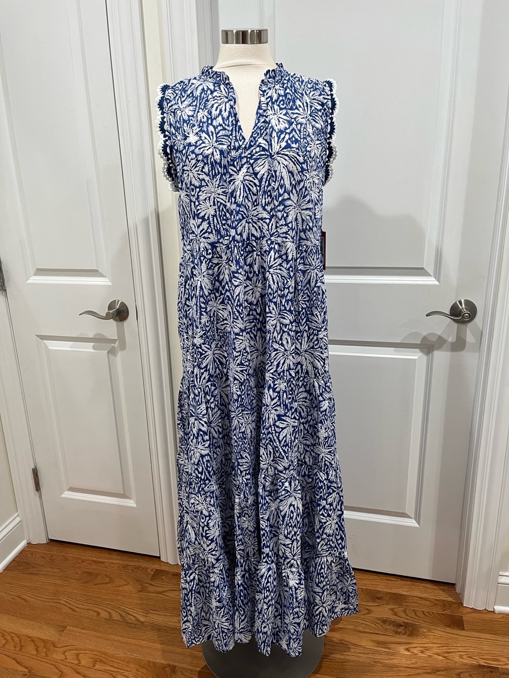 New! VINCE CAMUTO Blue and White Palm Trees Maxi Dress 100% Cotton